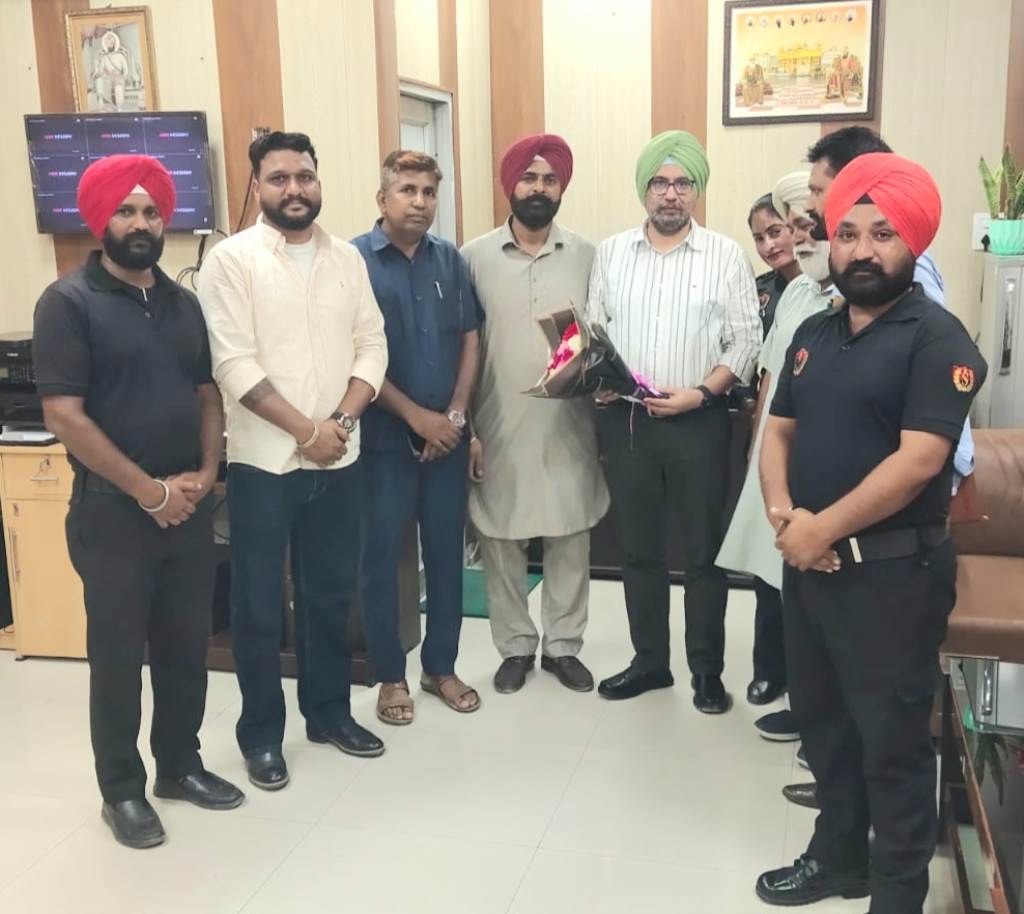 Office bearers and members of SGEU congratulated Medical Superintendent Dr AS Boparai on assuming charge by presenting a bouquet of flowers